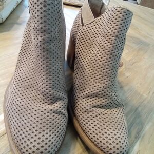Alter'd State Size 9.5. Perforated Tan Ankle Boots